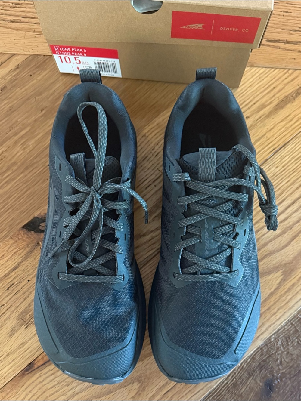 Altra Men's NWOT SZ:10.5 M Lone Peak 9 black Trail Running / Hiking shoes